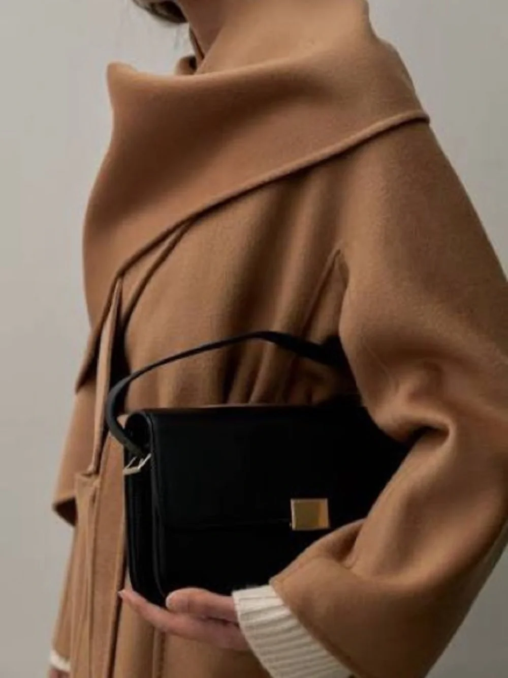The Curated Classic Shoulder Bag Black